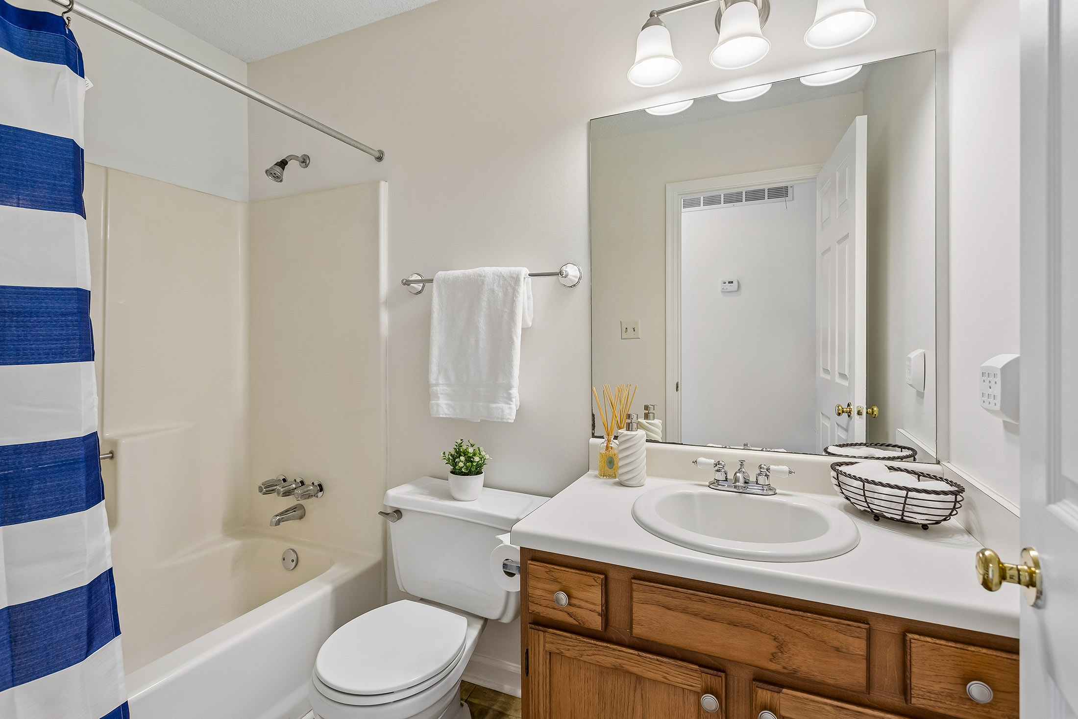  Beautifully Maintained Three Bedroom Home on Quiet Cul-de-sac in Powder Springs - 物件實景