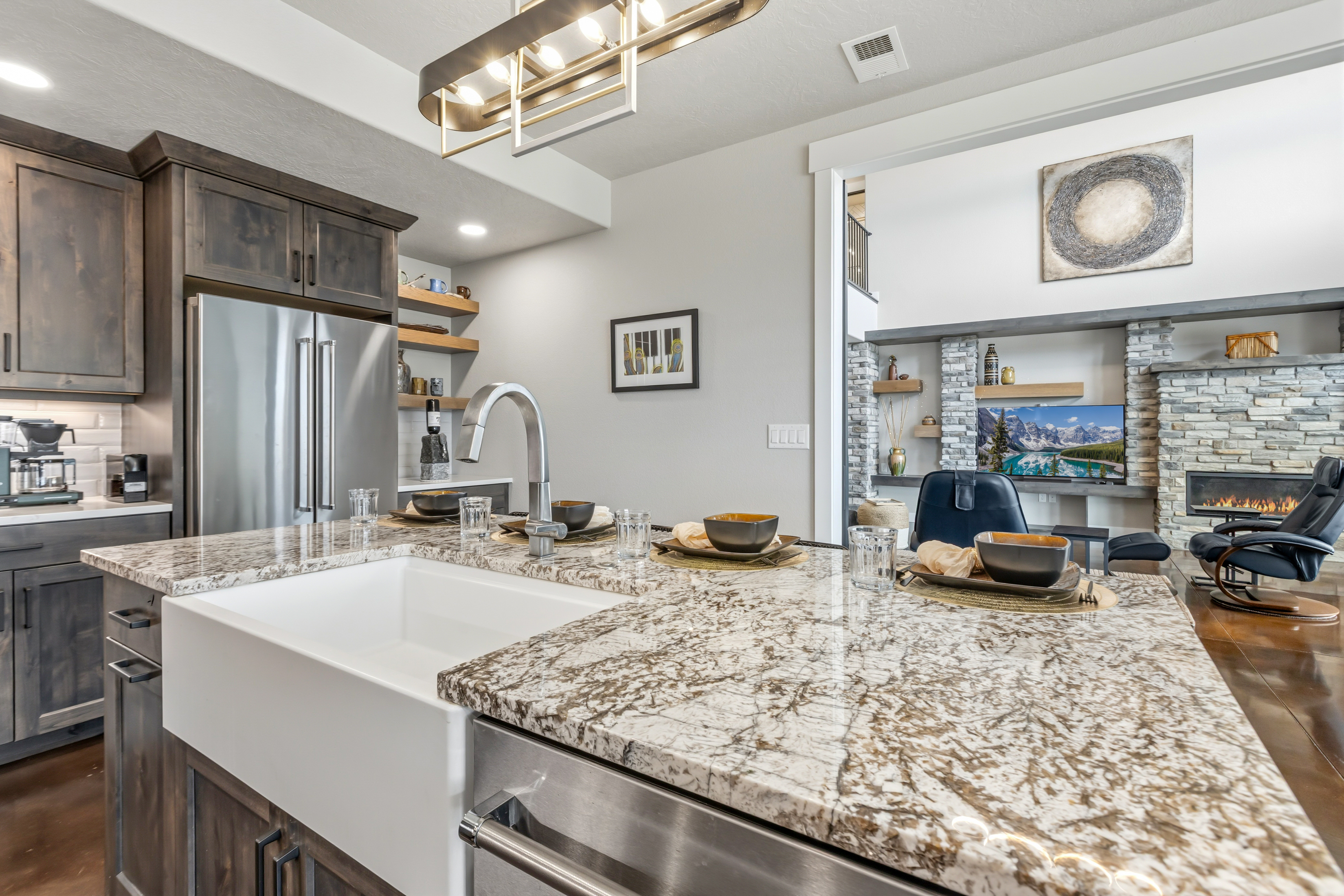  Custom-Built Home in the Highly Sought-After Pelican Lake Ranch Community - 物件實景