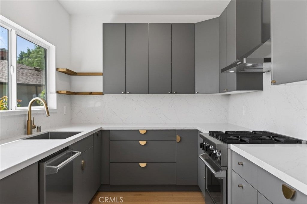 Los Angeles, California, 90026, United States, 3 Bedrooms Bedrooms, ,3 BathroomsBathrooms,Residential,For Sale,2040184