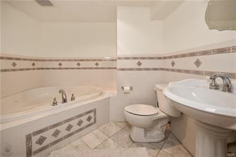Lower Macungie Twp, Pennsylvania, 18103, United States, 4 Bedrooms Bedrooms, ,4 BathroomsBathrooms,Residential,For Sale,1739037