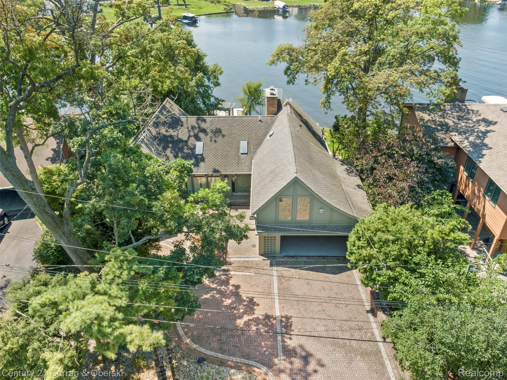 Walled Lake, Michigan, 48390, United States, 3 Bedrooms Bedrooms, ,3 BathroomsBathrooms,Residential,For Sale,1981243