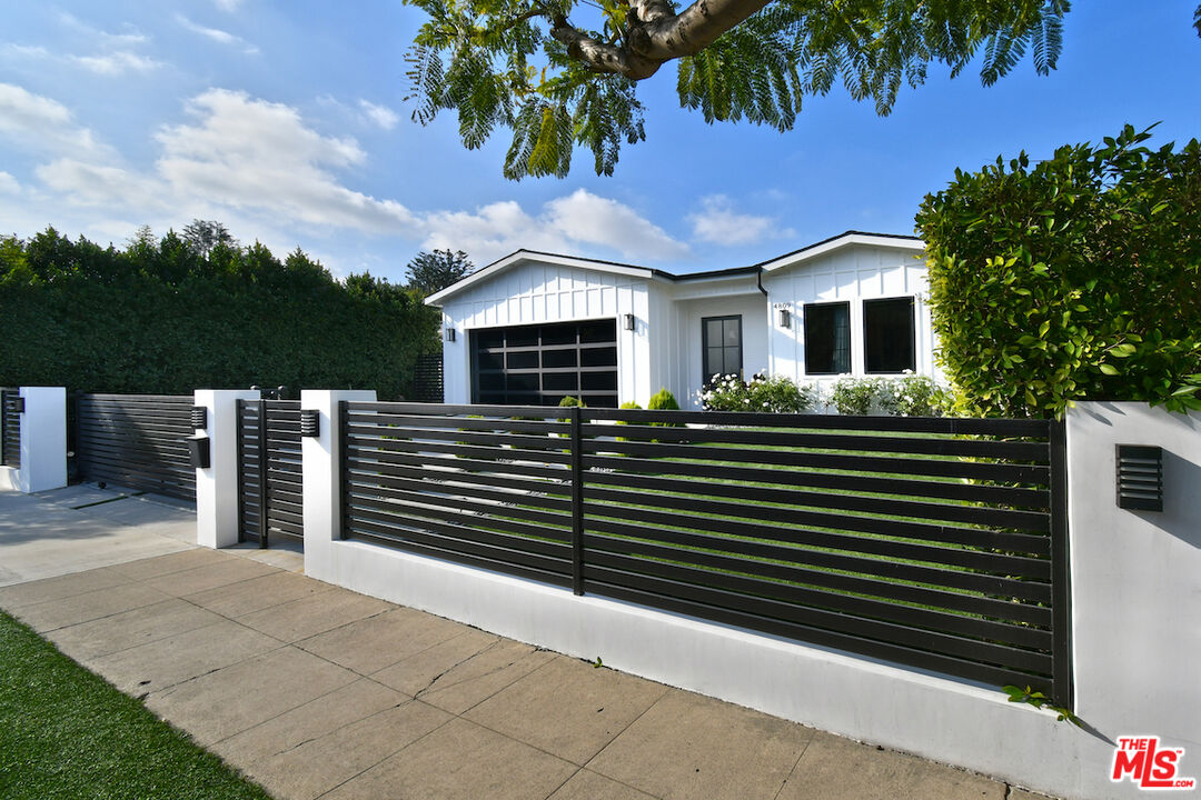 Encino, California, 91316, United States, 4 Bedrooms Bedrooms, ,5 BathroomsBathrooms,Residential,For Sale,2002982