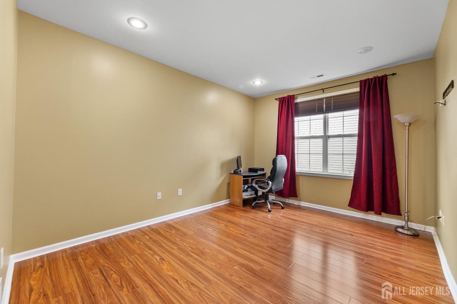 Piscataway, New Jersey, 08854, United States, 4 Bedrooms Bedrooms, ,3 BathroomsBathrooms,Residential,For Sale,1889779