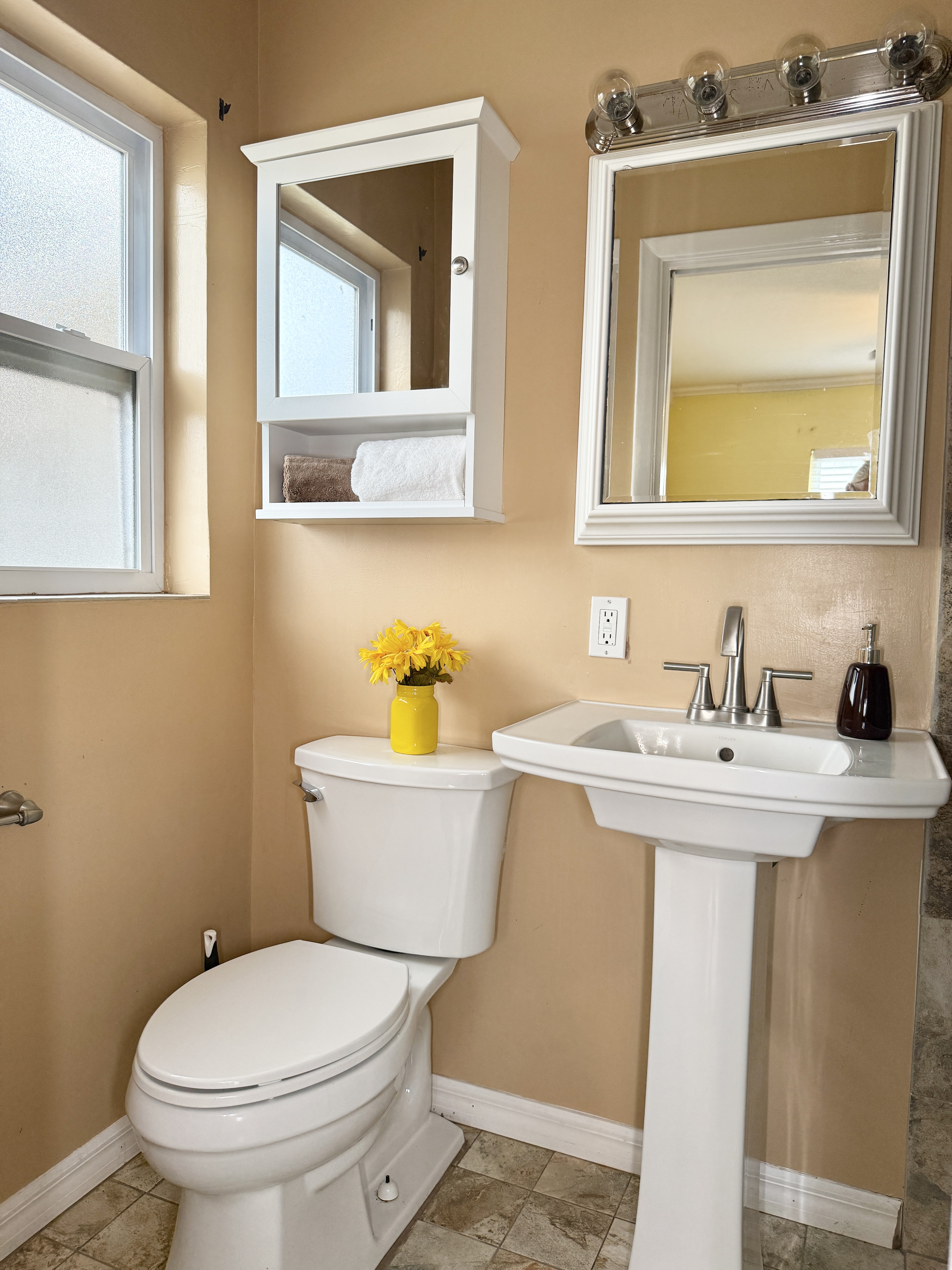 Tampa, Florida, 33618, United States, 3 Bedrooms Bedrooms, ,2 BathroomsBathrooms,Residential,For Sale,1931261