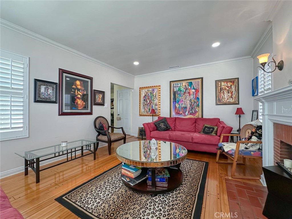 Los Angeles, California, 90008, United States, 3 Bedrooms Bedrooms, ,3 BathroomsBathrooms,Residential,For Sale,1984271