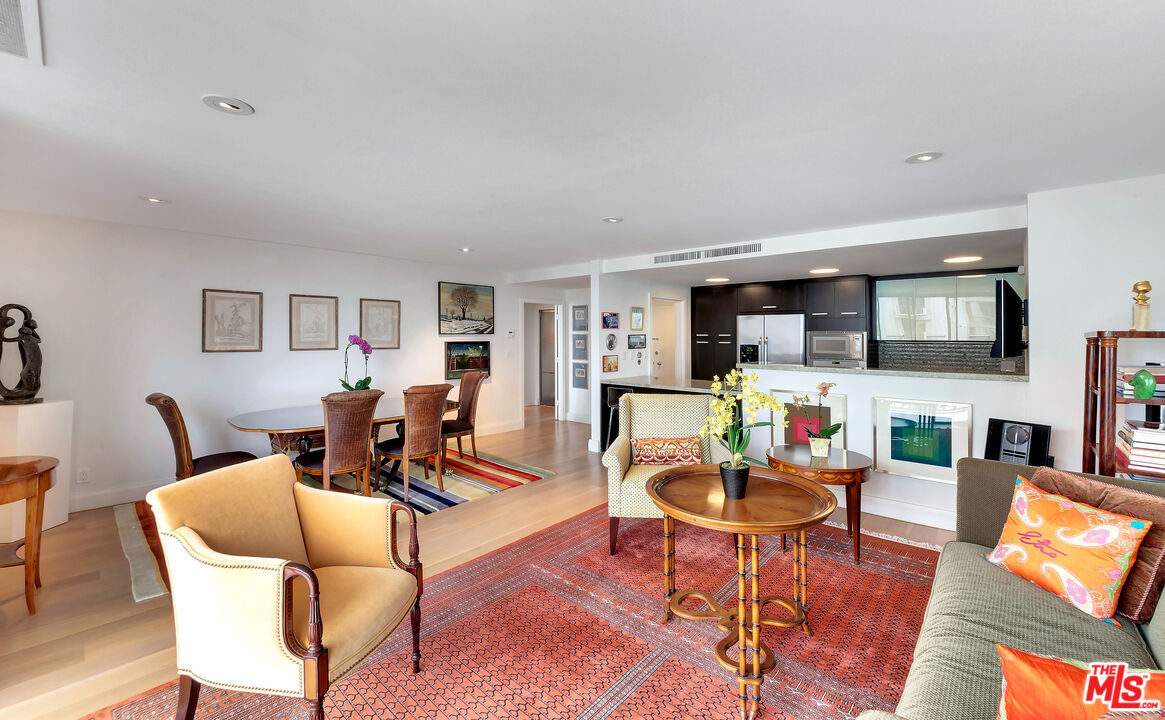 Los Angeles, California, 90067, United States, 1 Bedroom Bedrooms, ,1 BathroomBathrooms,Residential,For Sale,2001995