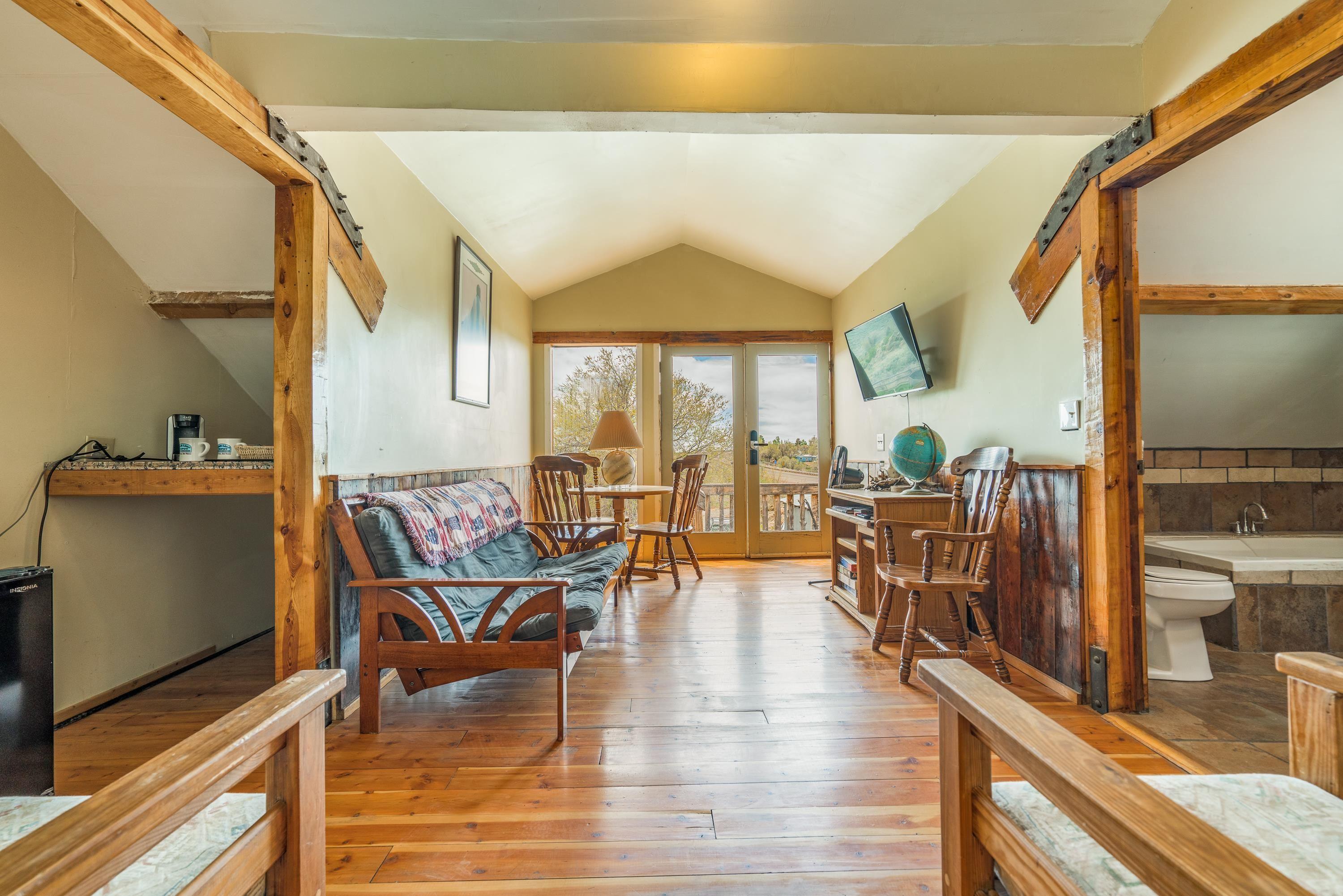 Tres Piedras, New Mexico, 87577, United States, 4 Bedrooms Bedrooms, ,7 BathroomsBathrooms,Residential,For Sale,1849608