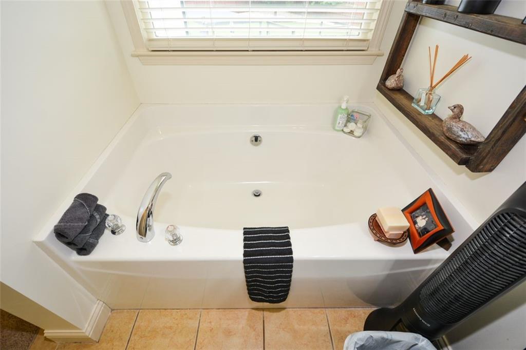 Canton, Georgia, 30114, United States, 4 Bedrooms Bedrooms, ,3 BathroomsBathrooms,Residential,For Sale,1911394