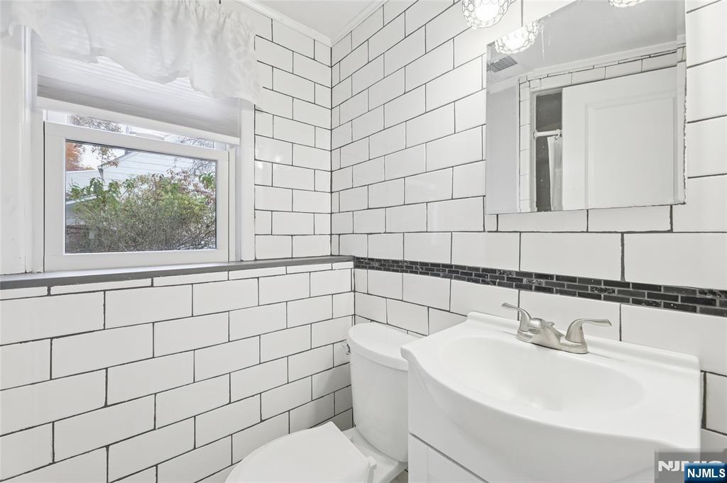 Northvale, New Jersey, 07647, United States, 4 Bedrooms Bedrooms, ,2 BathroomsBathrooms,Residential,For Sale,1986312