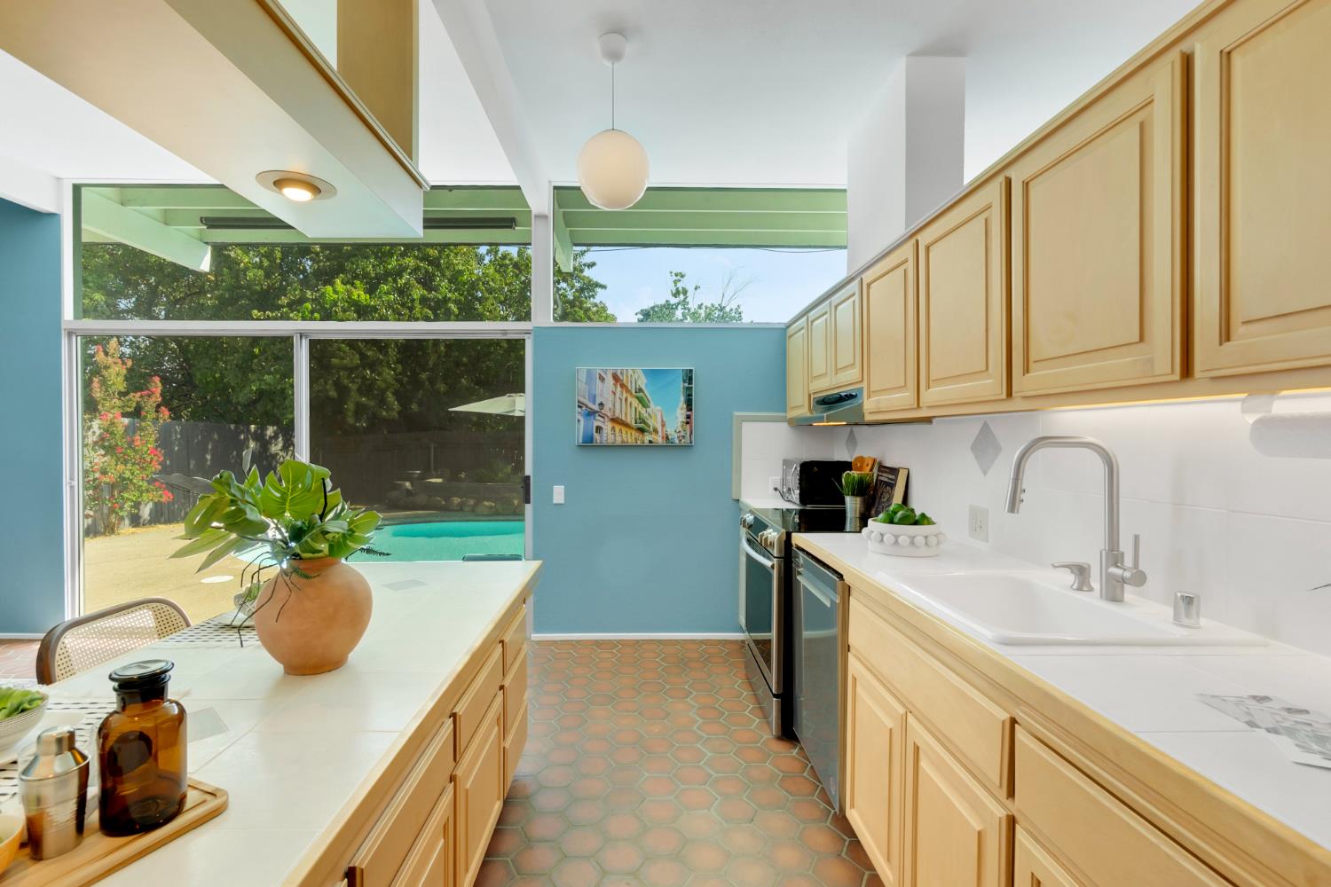Citrus Heights, California, 95610, United States, 4 Bedrooms Bedrooms, ,2 BathroomsBathrooms,Residential,For Sale,1940276