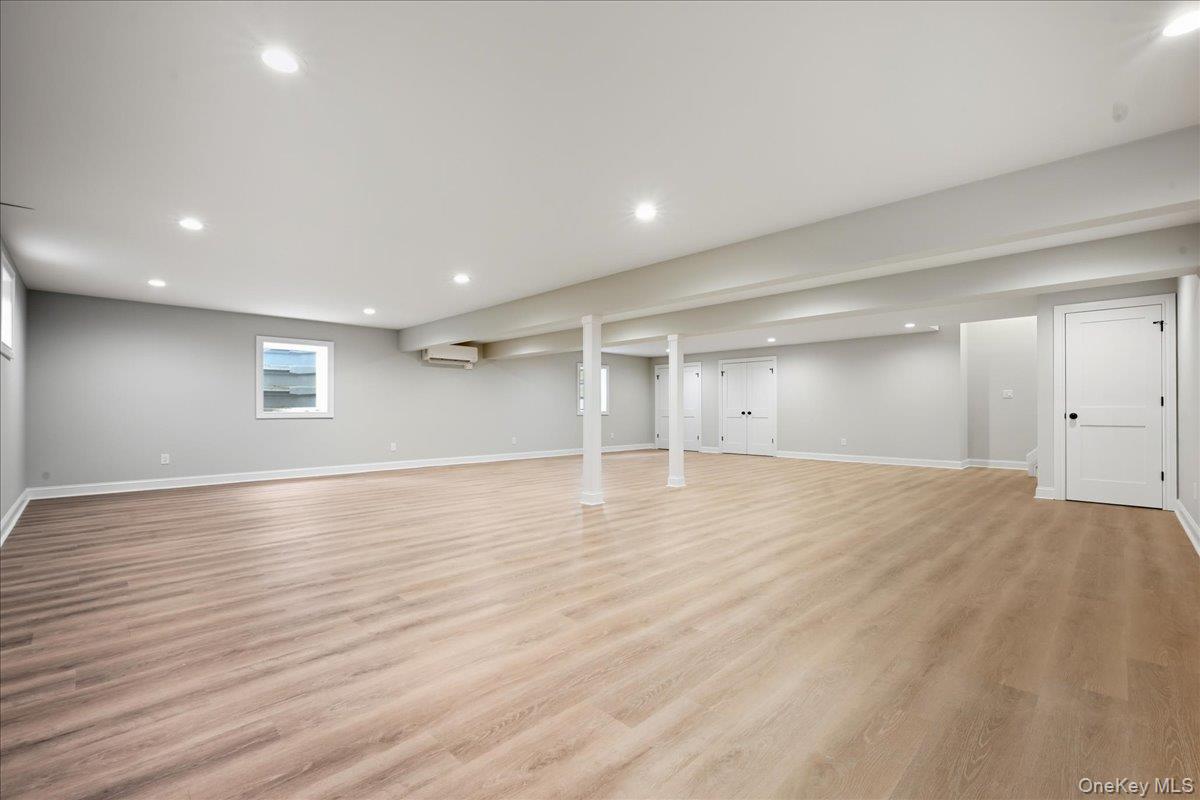 Westbury, New York, 11590, United States, 5 Bedrooms Bedrooms, ,5 BathroomsBathrooms,Residential,For Sale,1991038