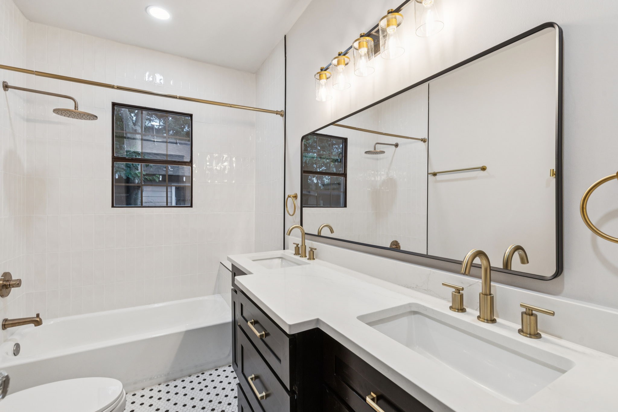 Dallas, Texas, 75208, United States, 3 Bedrooms Bedrooms, ,3 BathroomsBathrooms,Residential,For Sale,1926377