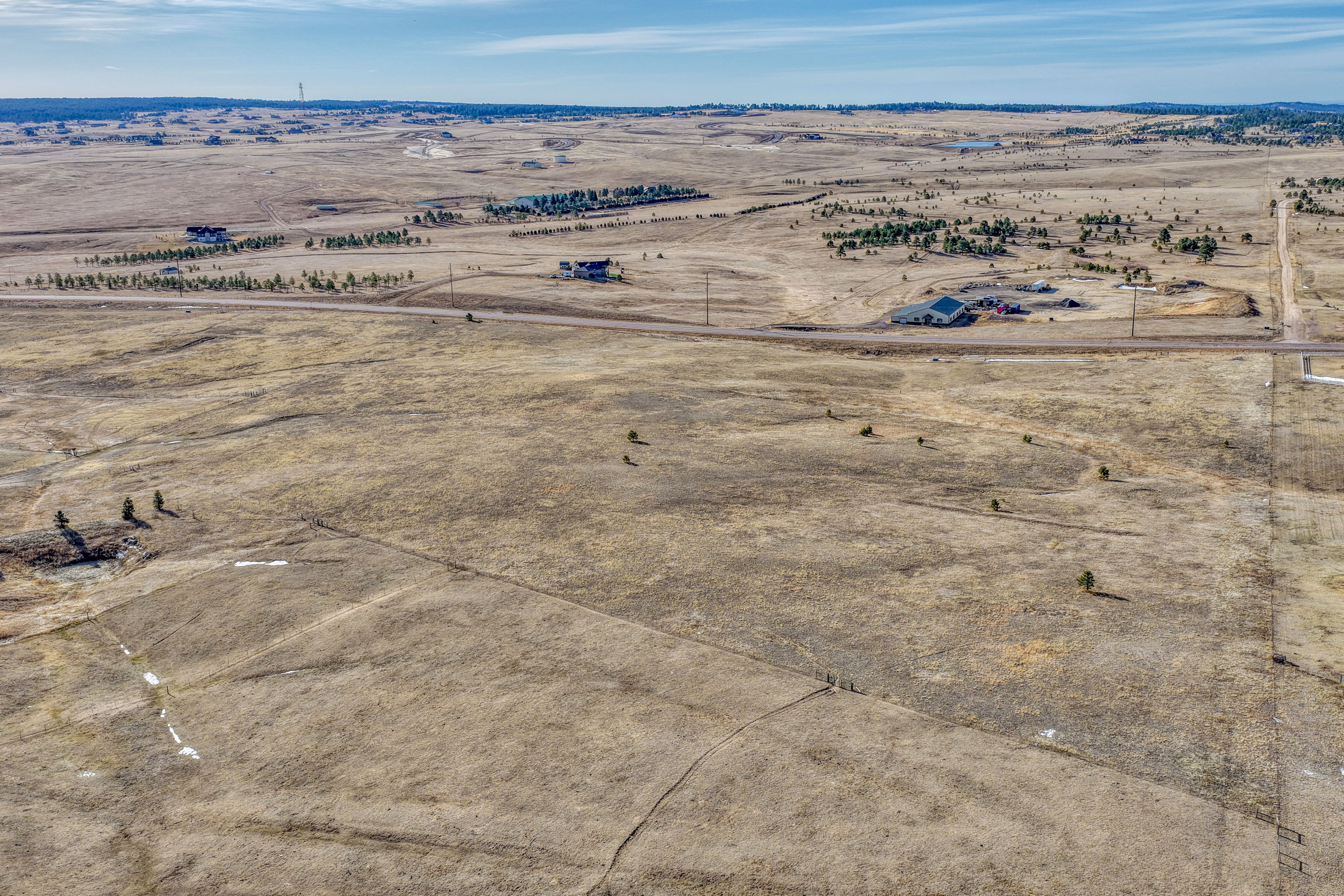  5 acres with mountain views in sought after Black Forest - 物件實景