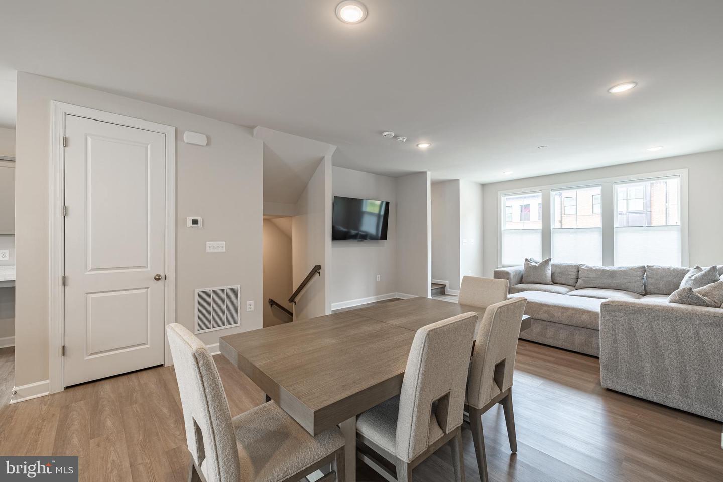 Alexandria, Virginia, 22306, United States, 3 Bedrooms Bedrooms, ,5 BathroomsBathrooms,Residential,For Sale,1913376