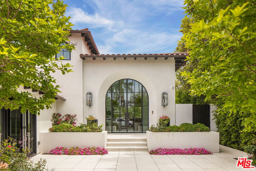 Pacific Palisades, California, 90272, United States, 4 Bedrooms Bedrooms, ,6 BathroomsBathrooms,Residential,For Sale,1796963