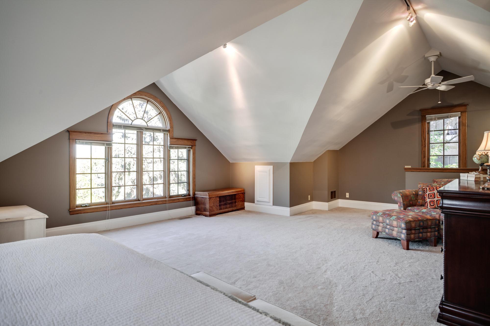 Minneapolis, Minnesota, 55408, United States, 5 Bedrooms Bedrooms, ,2 BathroomsBathrooms,Residential,For Sale,1960764