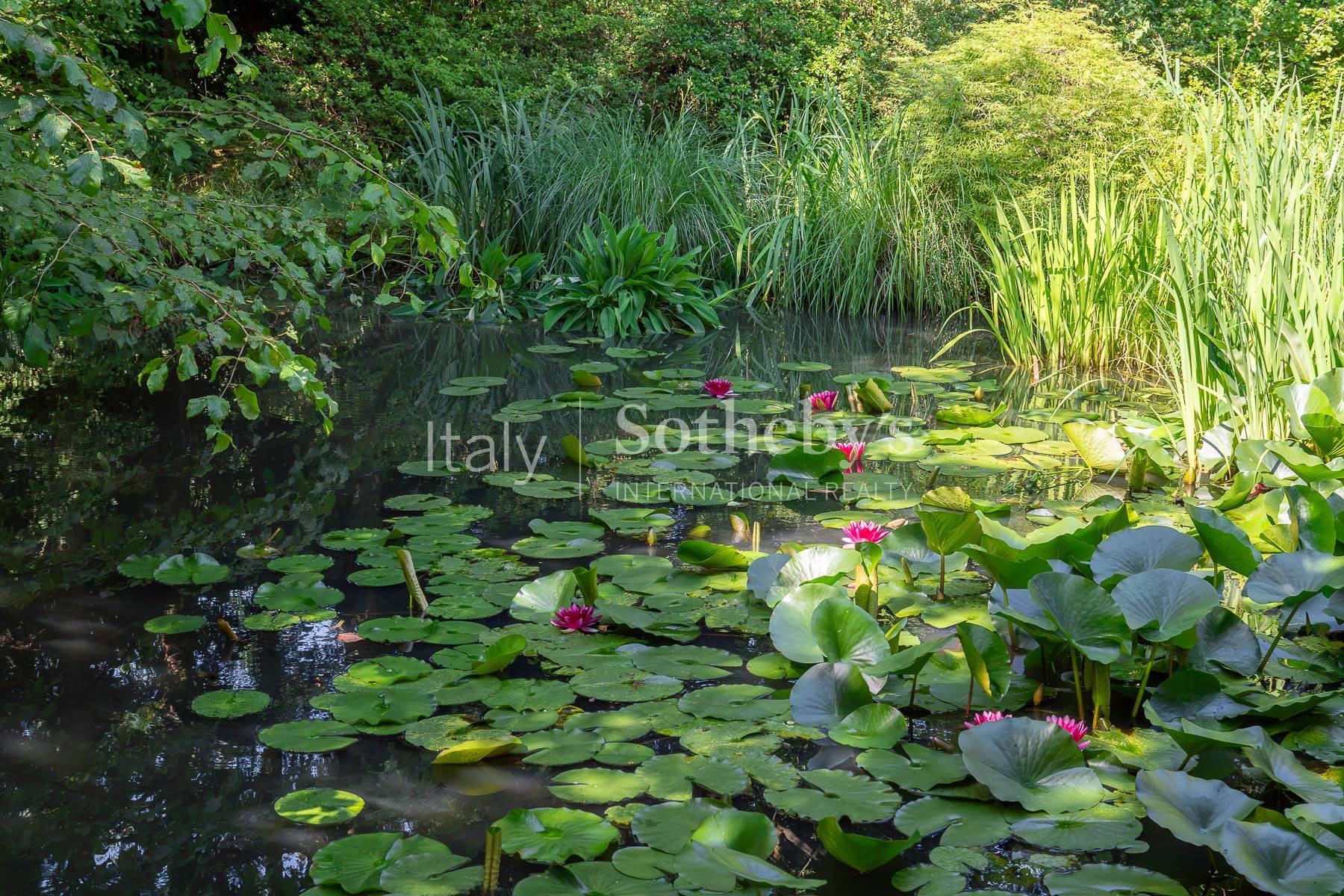  Prestigious residence with a magnificent landscaped garden. - 物件實景