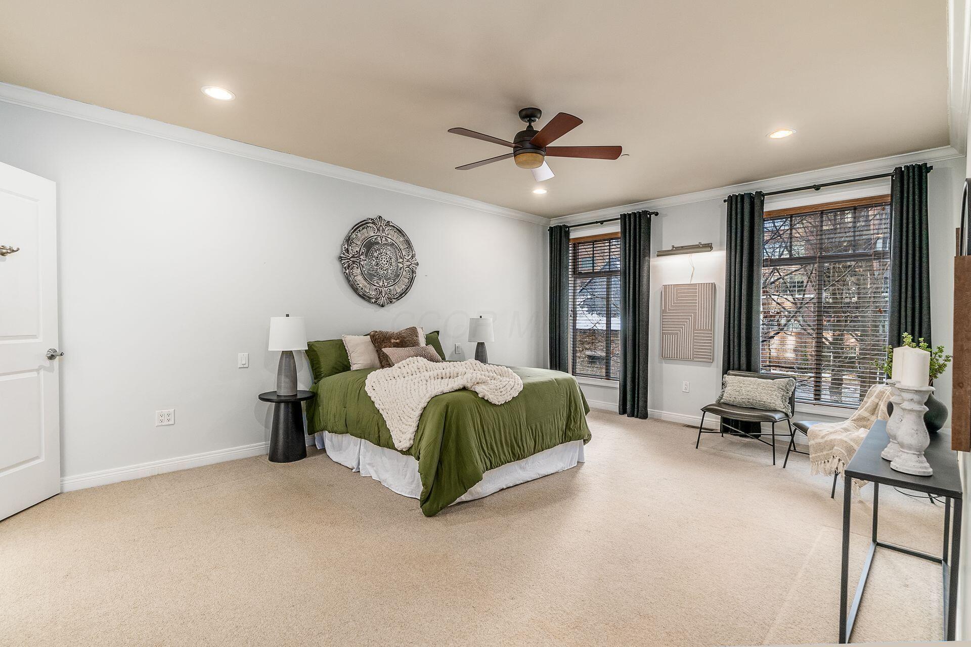 Columbus, Ohio, 43215, United States, 2 Bedrooms Bedrooms, ,3 BathroomsBathrooms,Residential,For Sale,1903521