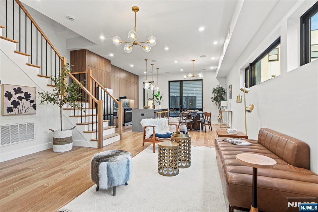 Jersey City, New Jersey, 07307, United States, 3 Bedrooms Bedrooms, ,3 BathroomsBathrooms,Residential,For Sale,2002133