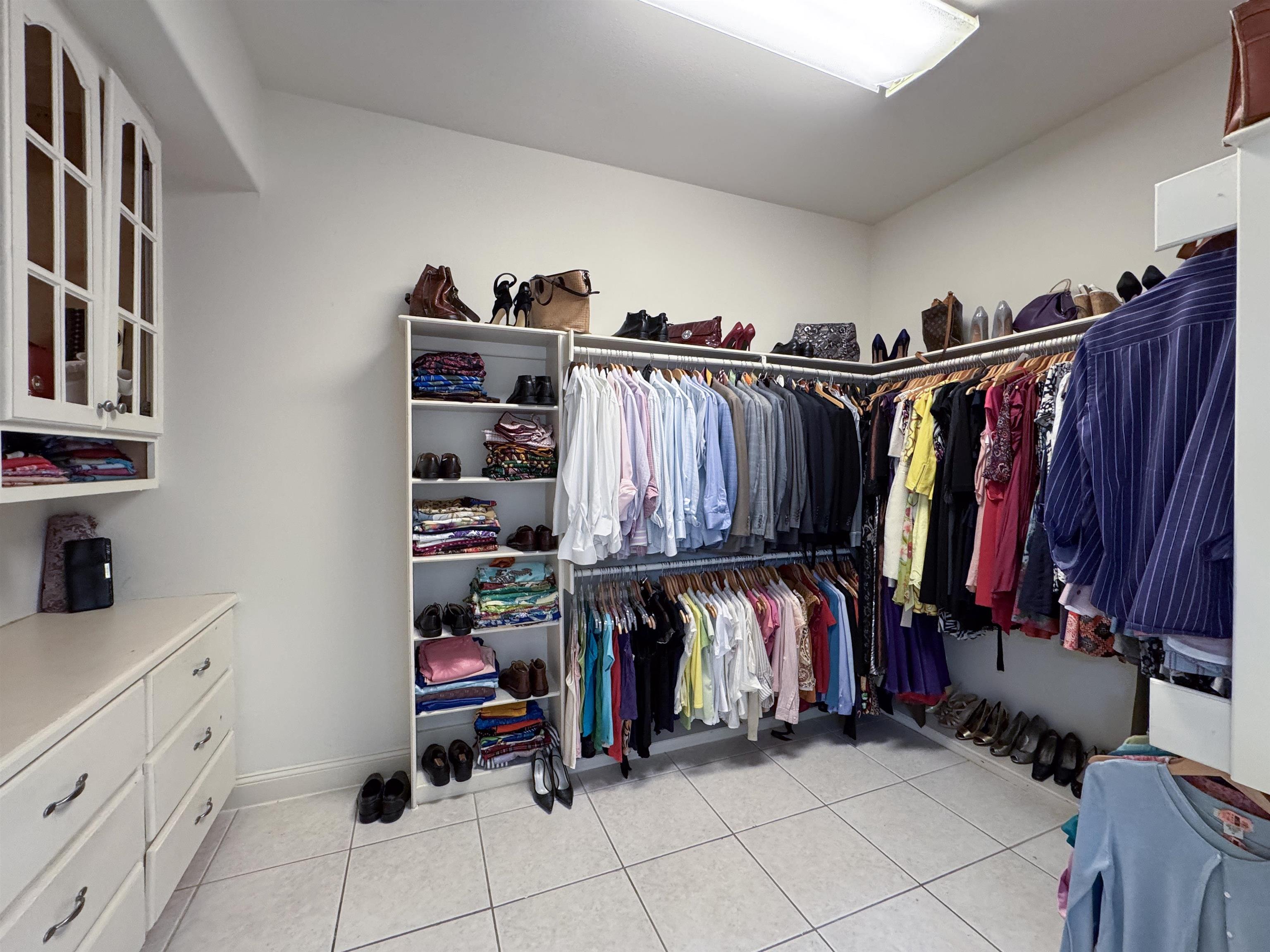 Laredo, Texas, 78041, United States, 4 Bedrooms Bedrooms, ,5 BathroomsBathrooms,Residential,For Sale,1787363