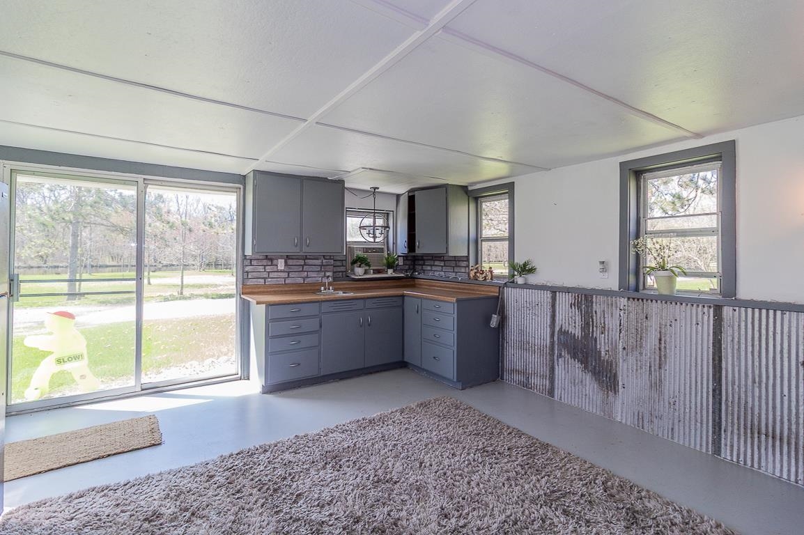 New London, Wisconsin, 54961-8021, United States, 4 Bedrooms Bedrooms, ,2 BathroomsBathrooms,Residential,For Sale,1984435