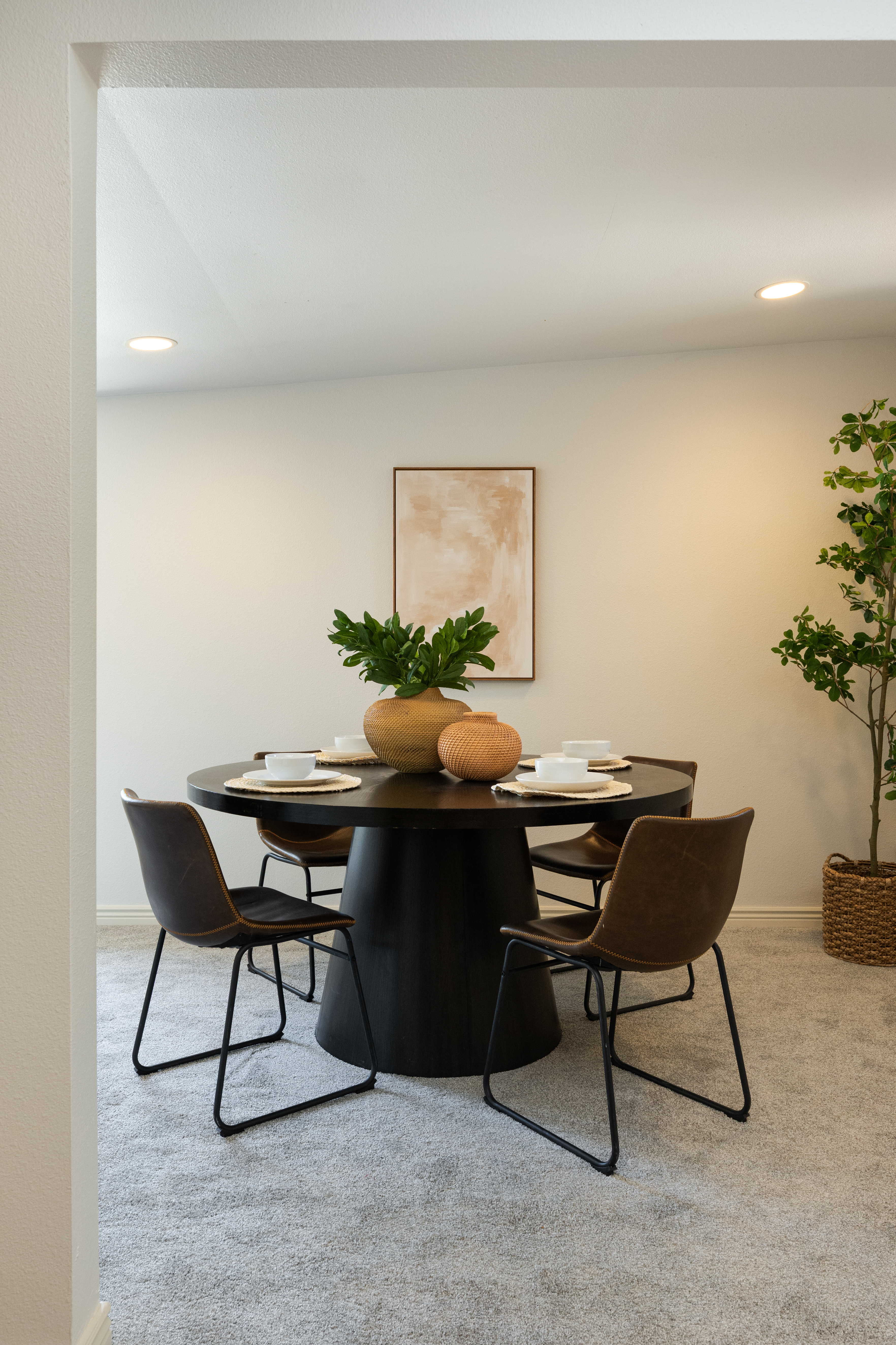  Beautiful mid-century modern home offering the perfect blend - 物件實景