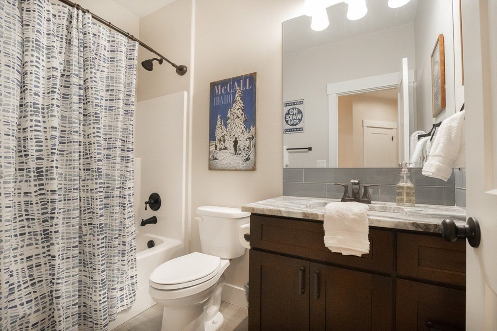 McCall, Idaho, 83638, United States, 4 Bedrooms Bedrooms, ,3 BathroomsBathrooms,Residential,For Sale,1763230