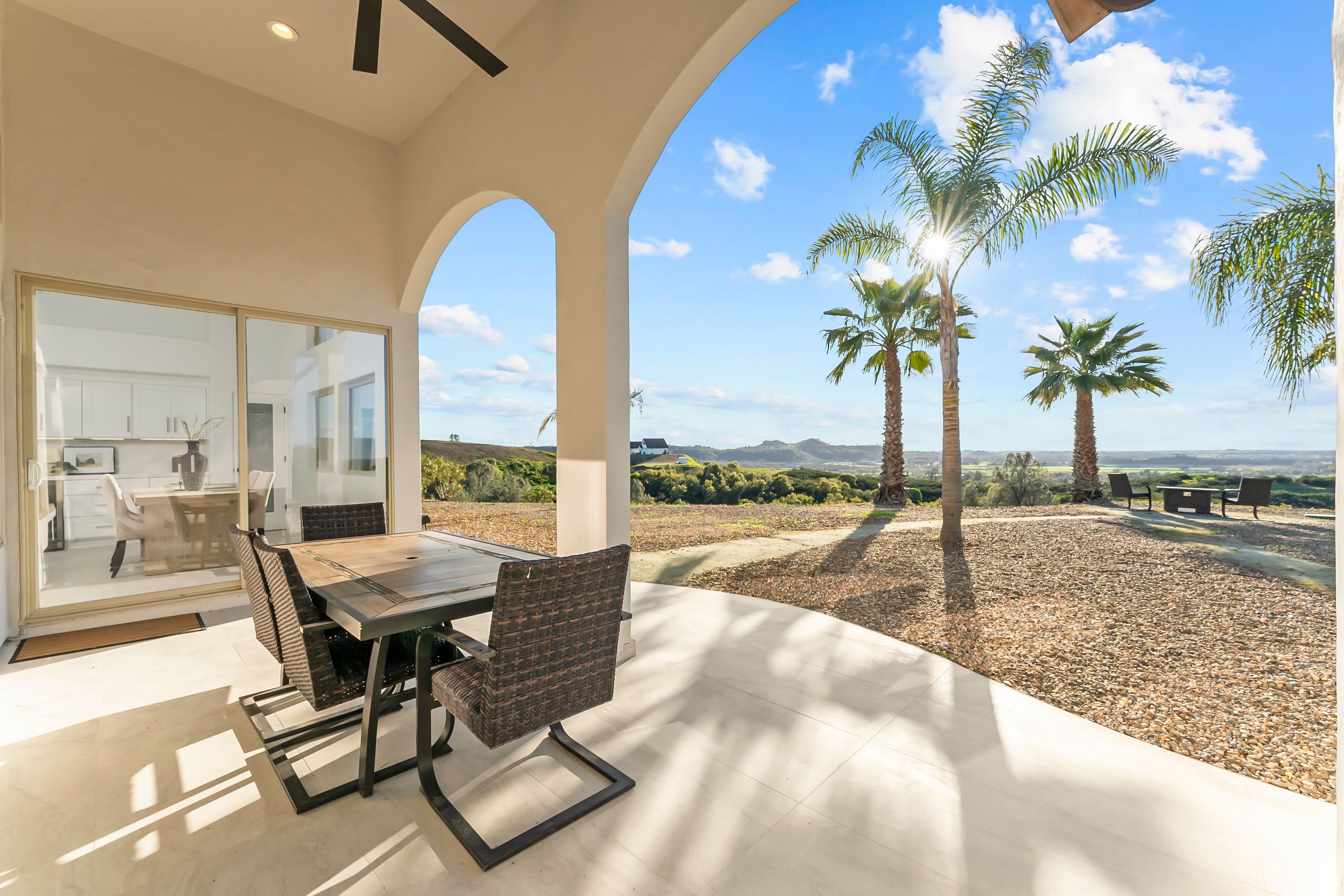  40 Acres - Big Views - Renovated Home - 物件實景