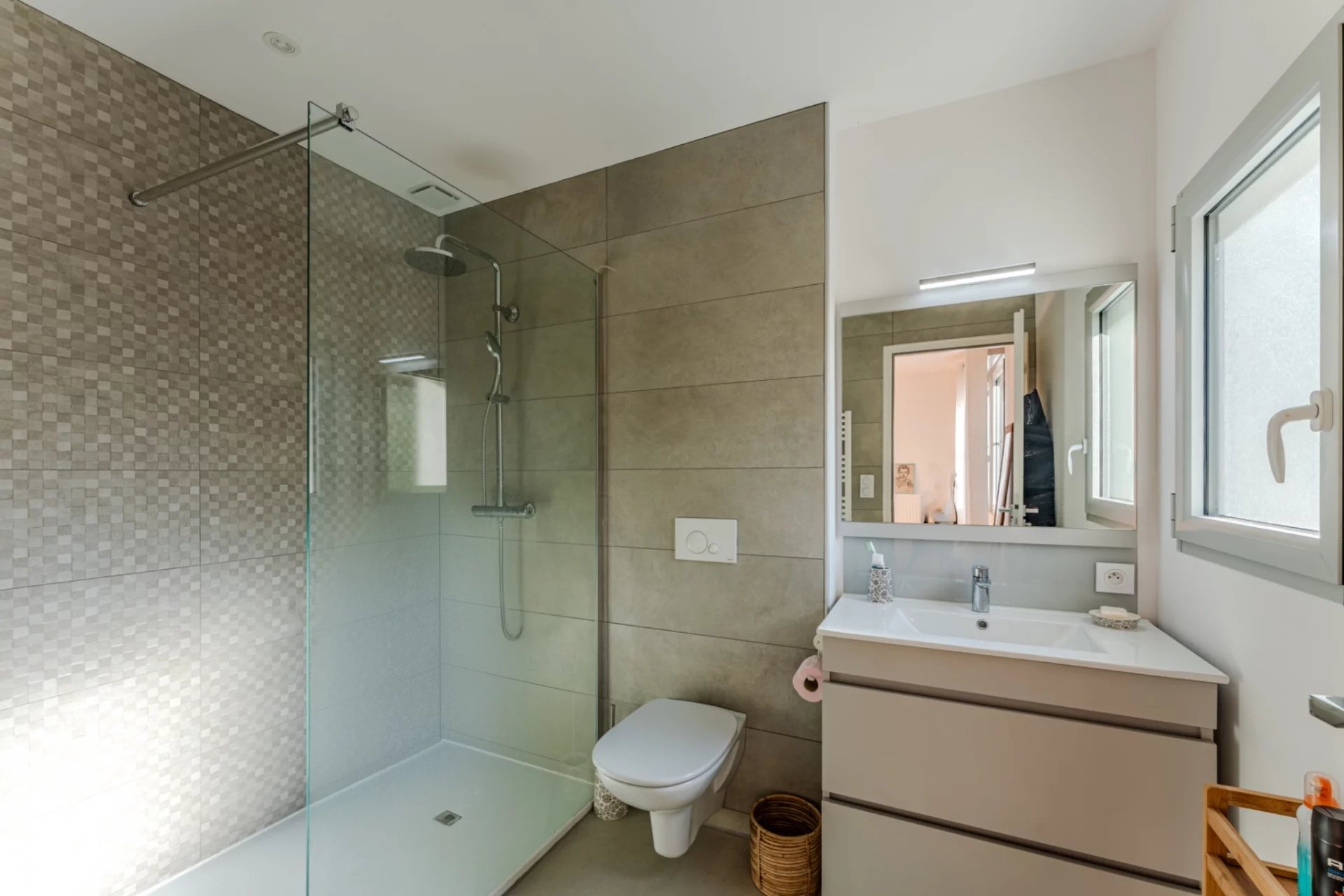 Arcachon, New Aquitaine, 33120, FR, 5 Bedrooms Bedrooms, ,5 BathroomsBathrooms,Residential,For Sale,1665961