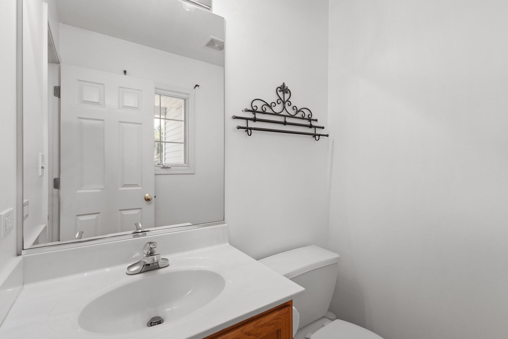 West Chicago, Illinois, 60185, United States, 4 Bedrooms Bedrooms, ,3 BathroomsBathrooms,Residential,For Sale,1968973