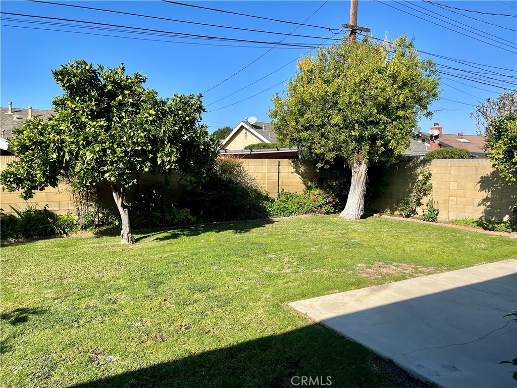 Huntington Beach, California, 92649, United States, 4 Bedrooms Bedrooms, ,2 BathroomsBathrooms,Residential,For Sale,1989631