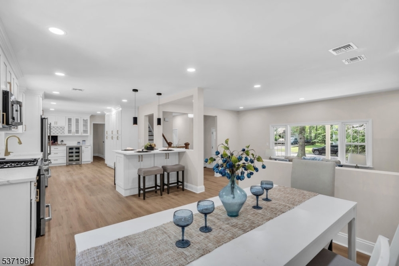 Berkeley Heights Twp., New Jersey, 07922, United States, 5 Bedrooms Bedrooms, ,3 BathroomsBathrooms,Residential,For Sale,1927400