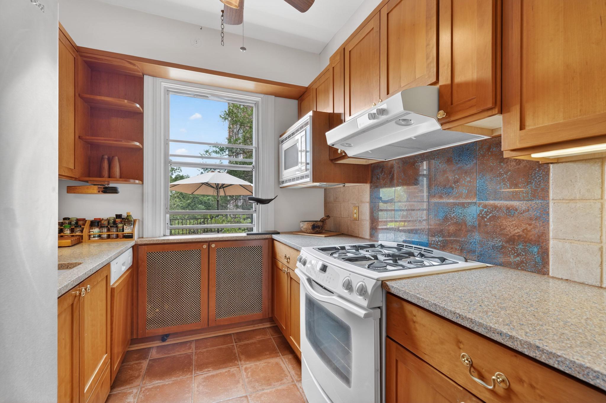  4000 Cathedral Avenue NW, Washington, DC, 20016 - 物件實景