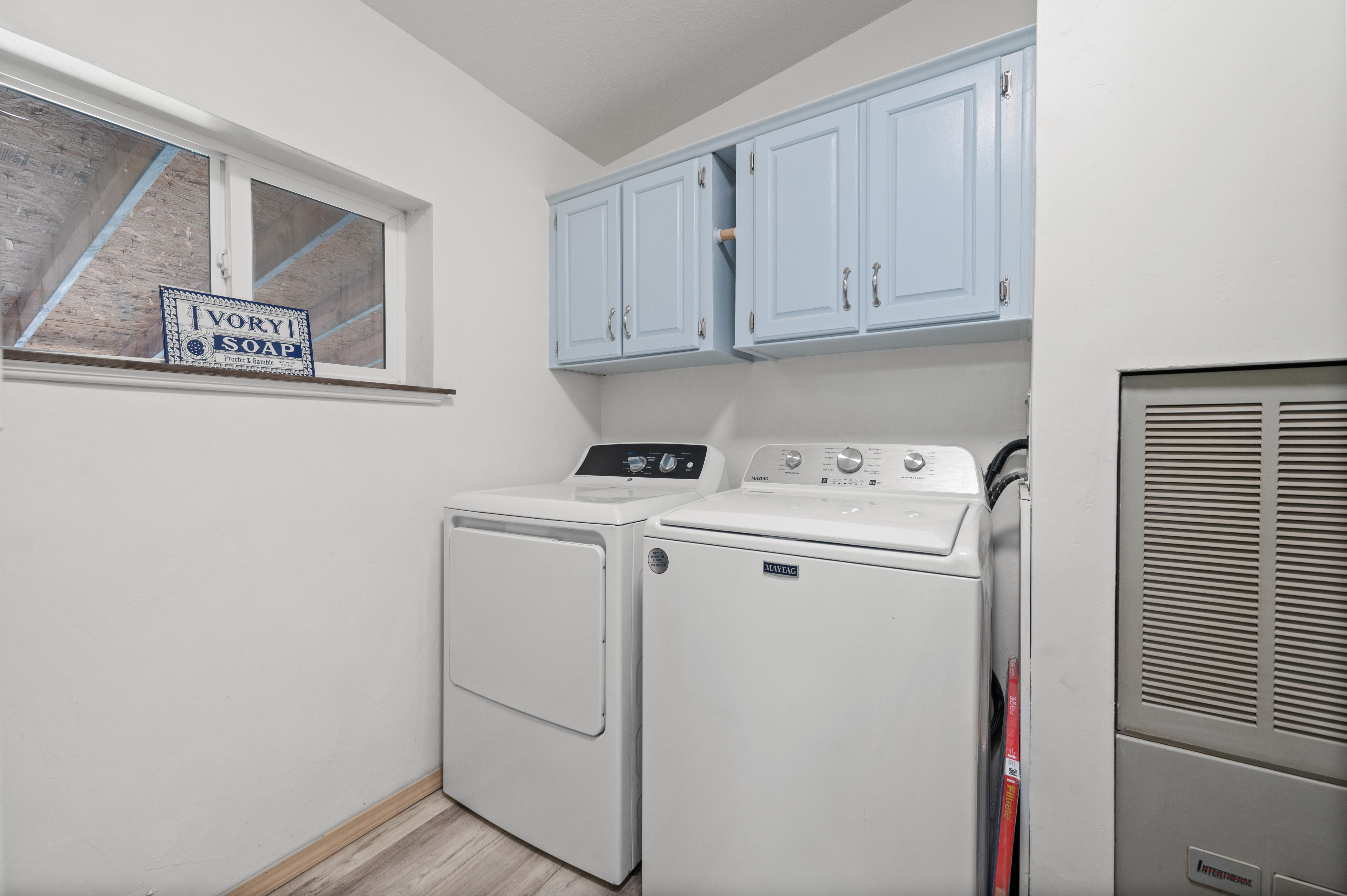 Prineville, Oregon, 97754, United States, 3 Bedrooms Bedrooms, ,2 BathroomsBathrooms,Residential,For Sale,1821437