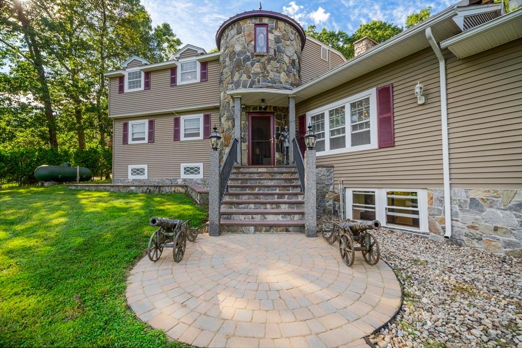 Ludlow, Massachusetts, 01056, United States, 3 Bedrooms Bedrooms, ,2 BathroomsBathrooms,Residential,For Sale,1936866