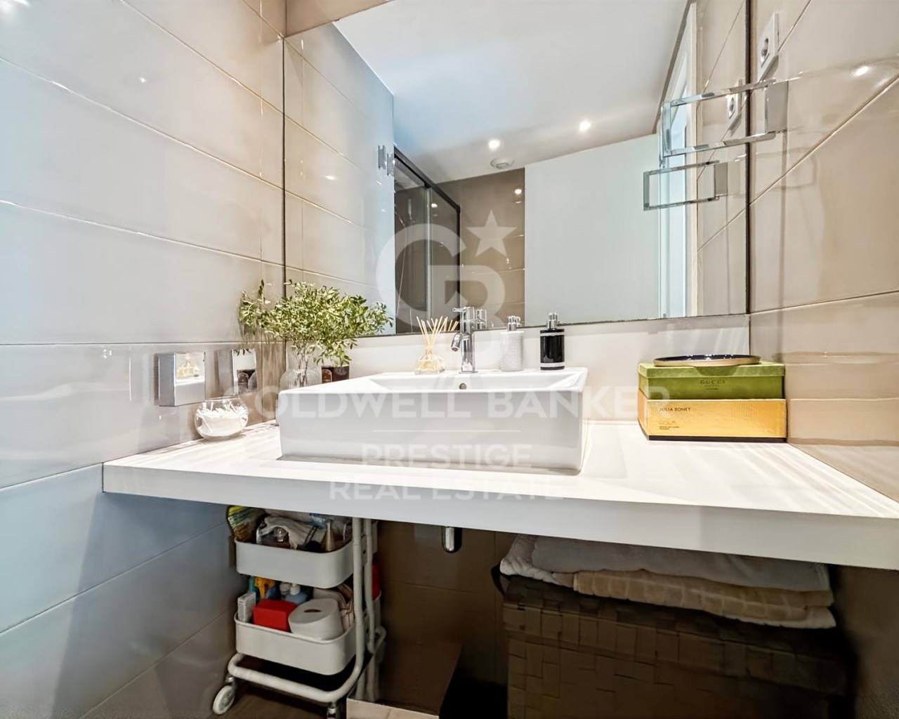 Barcelona, Catalonia, ES, 4 Bedrooms Bedrooms, ,3 BathroomsBathrooms,Residential,For Sale,1804639