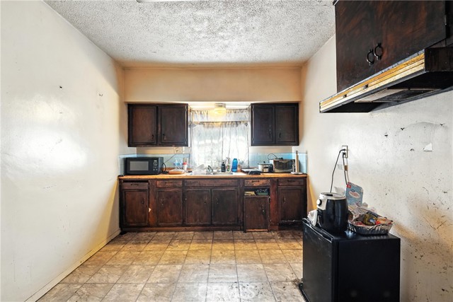 Los Angeles, California, 90011, United States, 2 Bedrooms Bedrooms, ,1 BathroomBathrooms,Residential,For Sale,1937850