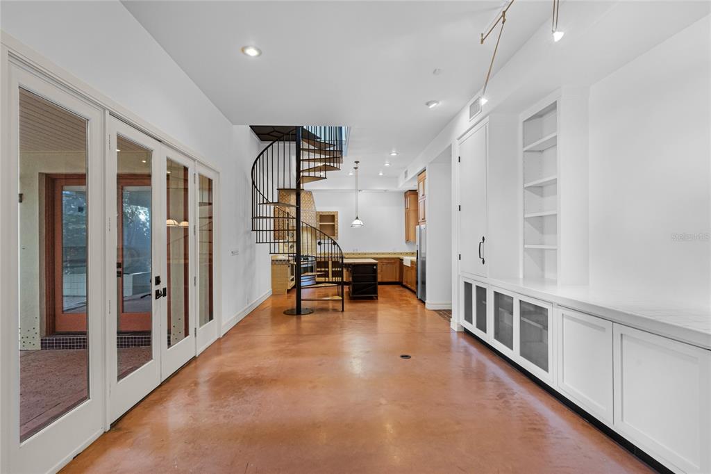 Orlando, Florida, 32806, United States, 3 Bedrooms Bedrooms, ,4 BathroomsBathrooms,Residential,For Sale,1927434