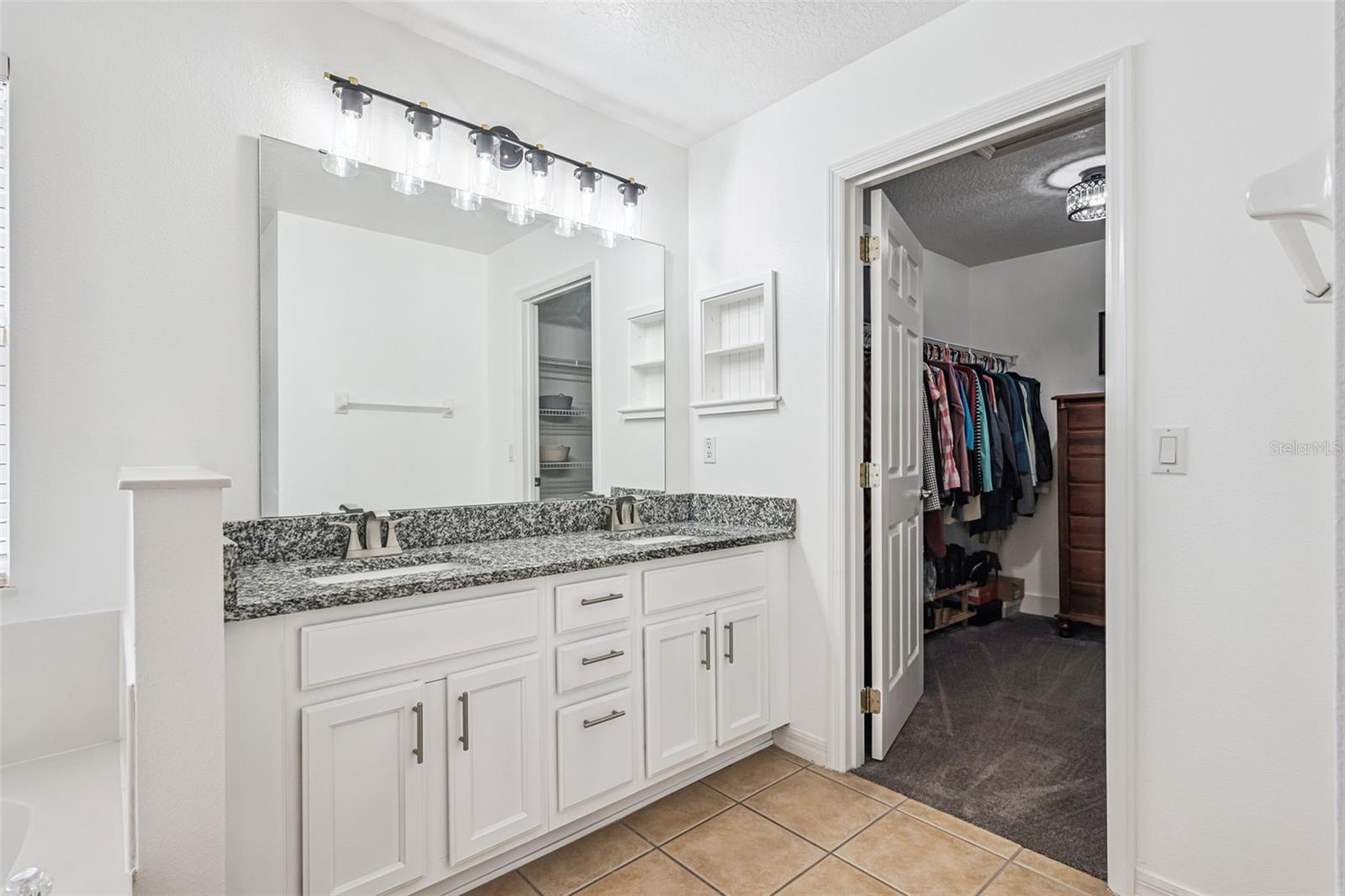 ORLANDO, Florida, 32837, United States, 5 Bedrooms Bedrooms, ,3 BathroomsBathrooms,Residential,For Sale,2010321