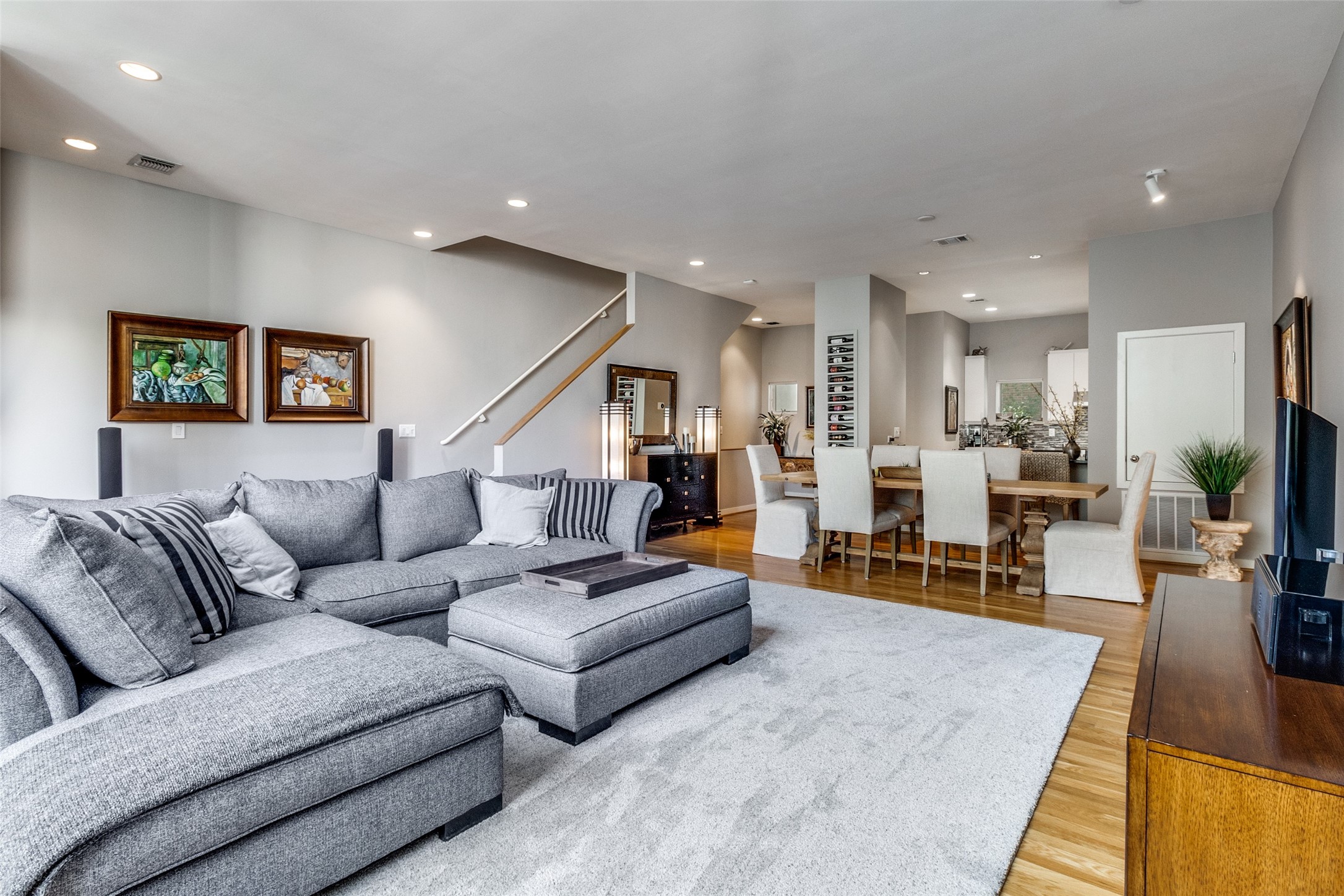 Dallas, Texas, 75204, United States, 2 Bedrooms Bedrooms, ,3 BathroomsBathrooms,Residential,For Sale,1917449