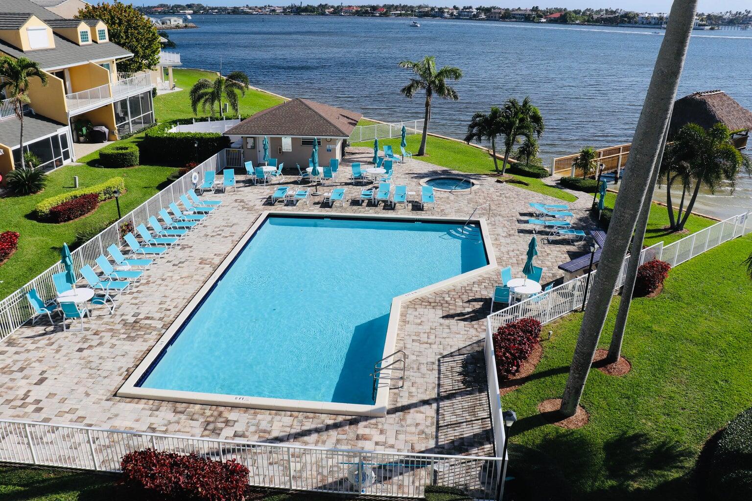 Hypoluxo, Florida, 33462, United States, 2 Bedrooms Bedrooms, ,2 BathroomsBathrooms,Residential,For Sale,1736314