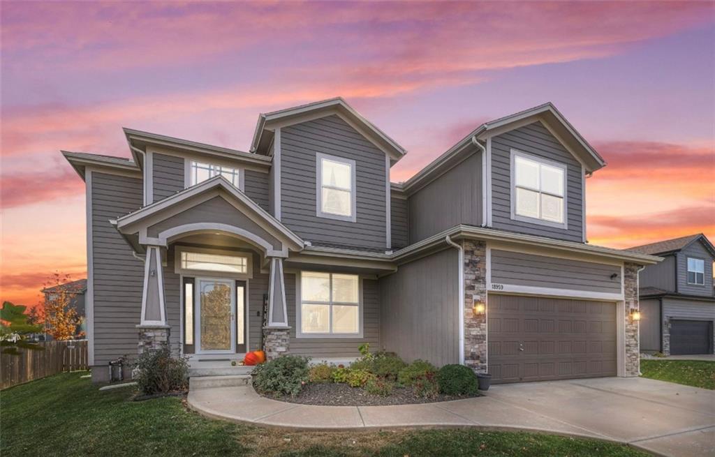 Olathe, Kansas, 66062, United States, 4 Bedrooms Bedrooms, ,4 BathroomsBathrooms,Residential,For Sale,1992047