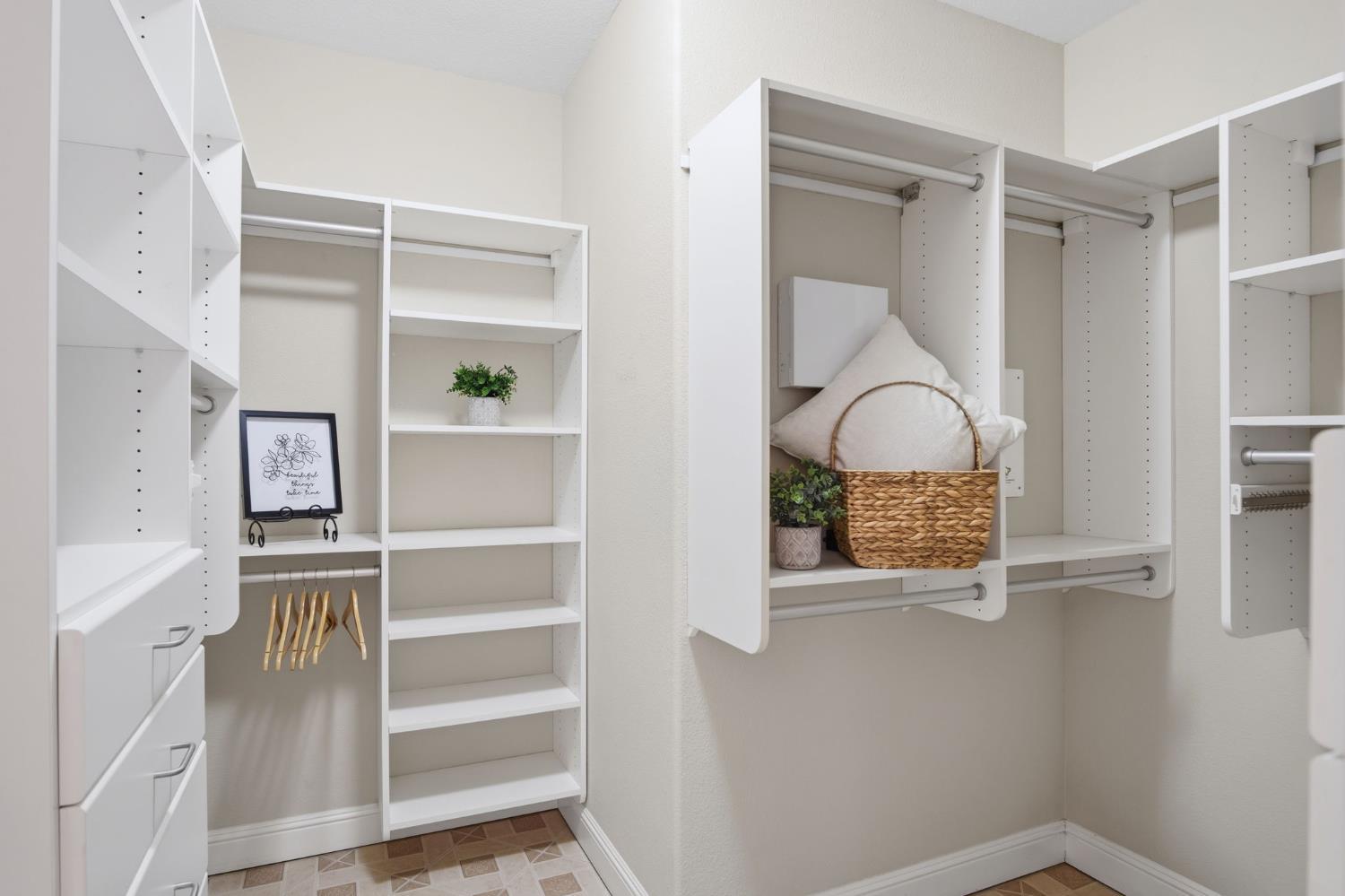 Oakdale, California, 95361, United States, 3 Bedrooms Bedrooms, ,3 BathroomsBathrooms,Residential,For Sale,2007745