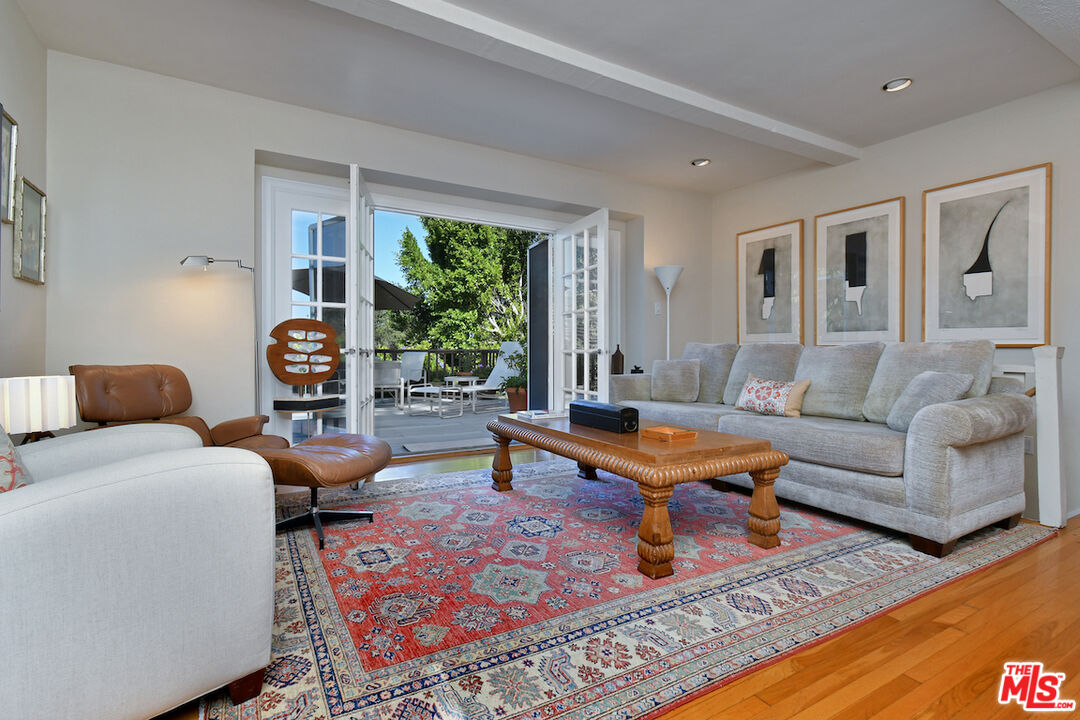 Sherman Oaks, California, 91403, United States, 3 Bedrooms Bedrooms, ,3 BathroomsBathrooms,Residential,For Sale,1989375