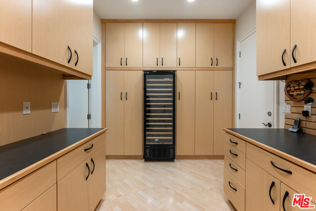 Los Angeles, California, 90077, United States, 5 Bedrooms Bedrooms, ,7 BathroomsBathrooms,Residential,For Sale,1686494