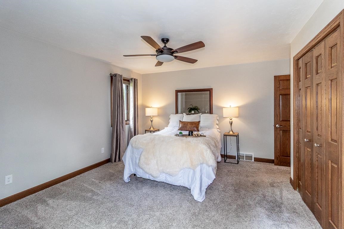 New London, Wisconsin, 54961-8021, United States, 4 Bedrooms Bedrooms, ,2 BathroomsBathrooms,Residential,For Sale,2008203