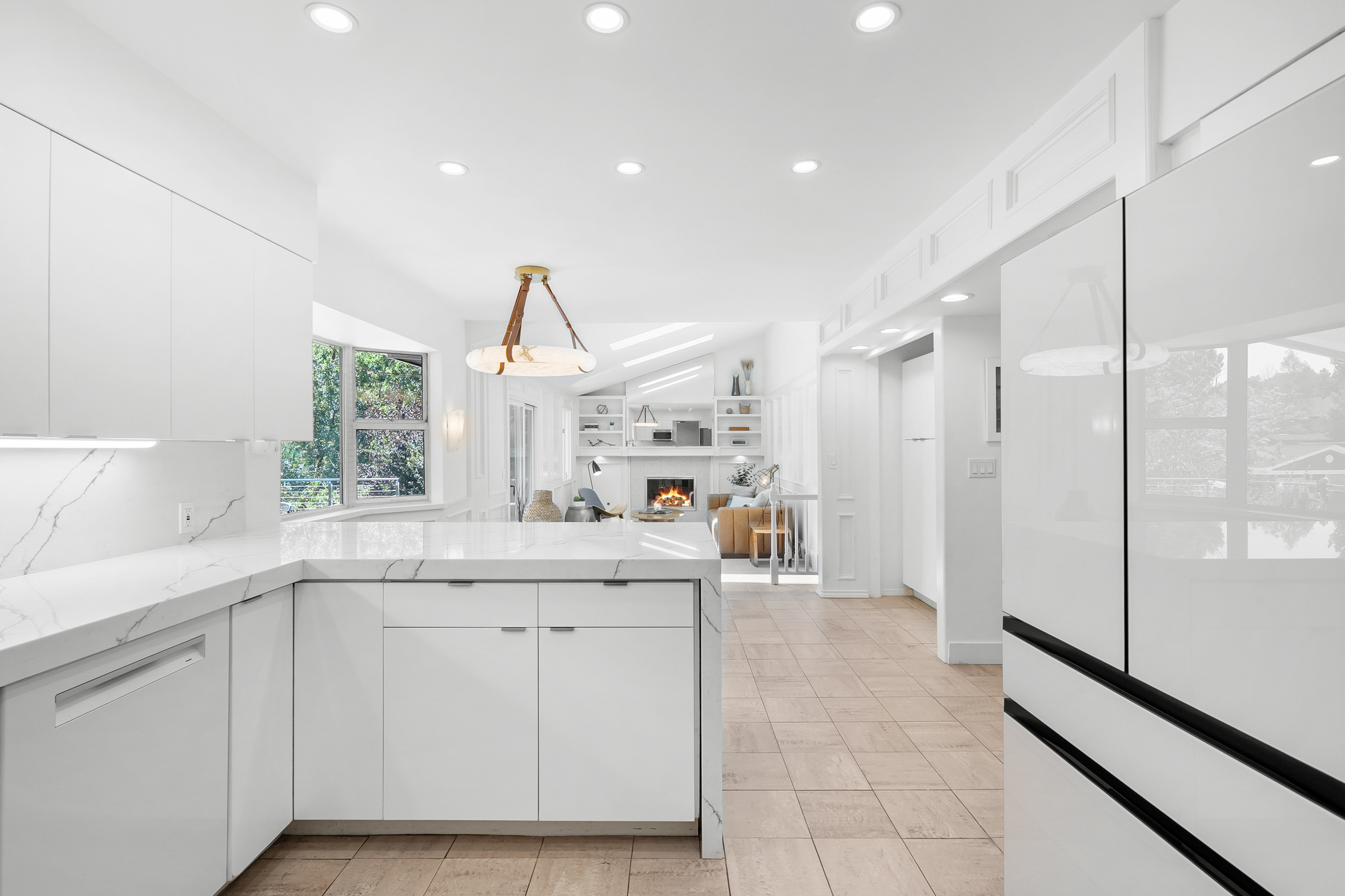  Beautiful Updated Home Located in Highly Sought-After Arapahoe Lake Neighborhood - 物件實景