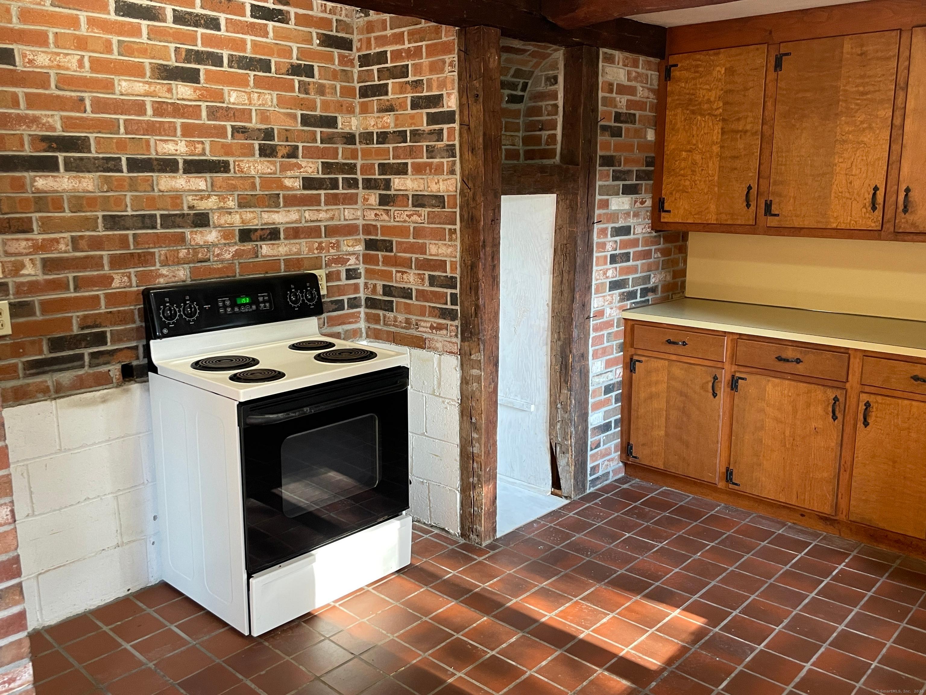 Litchfield, Connecticut, 06759, United States, 3 Bedrooms Bedrooms, ,3 BathroomsBathrooms,Residential,For Sale,1937635
