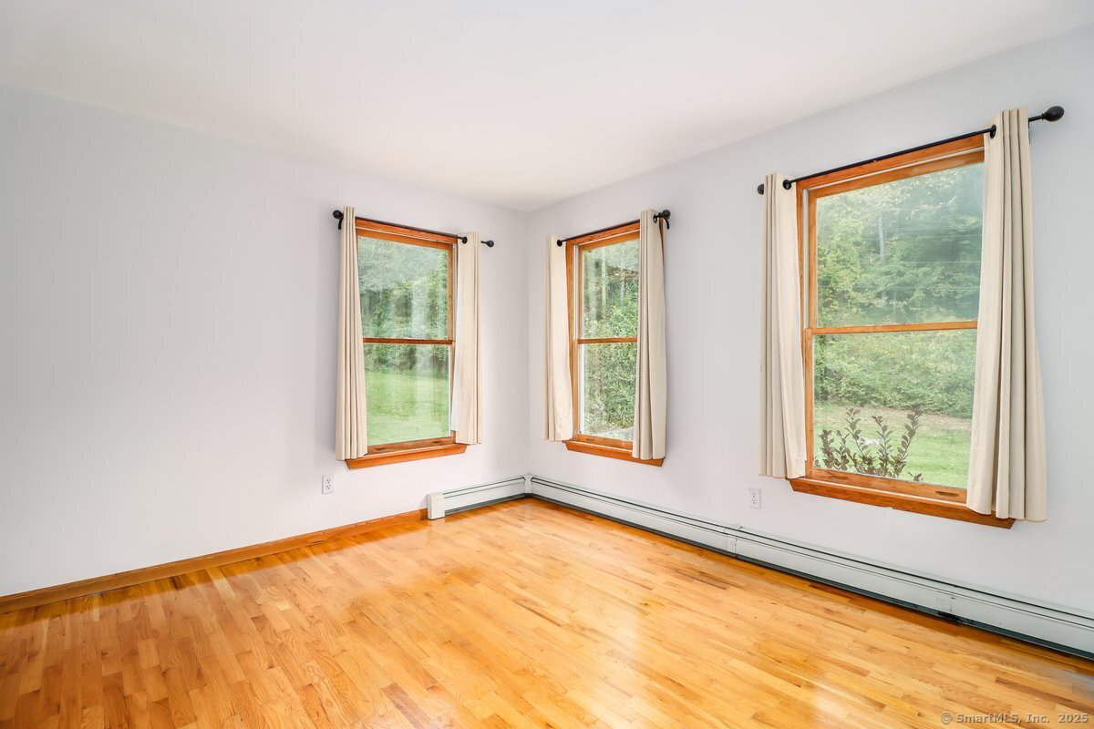 New Milford, Connecticut, 06776, United States, 3 Bedrooms Bedrooms, ,3 BathroomsBathrooms,Residential,For Sale,1958053