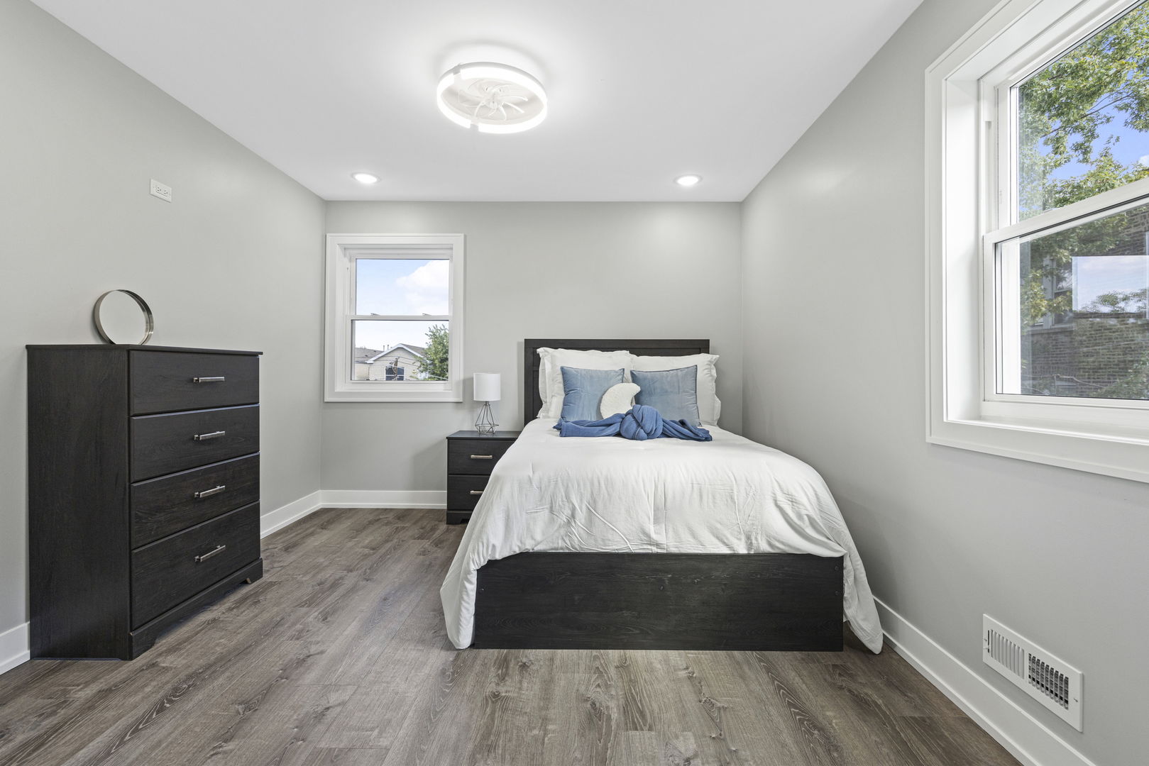 Chicago, Illinois, 60623, United States, 6 Bedrooms Bedrooms, ,Residential,For Sale,1958616